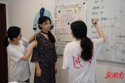 青青子衿,悠悠我心——万搏网国学研究院汉服传承创业综述
